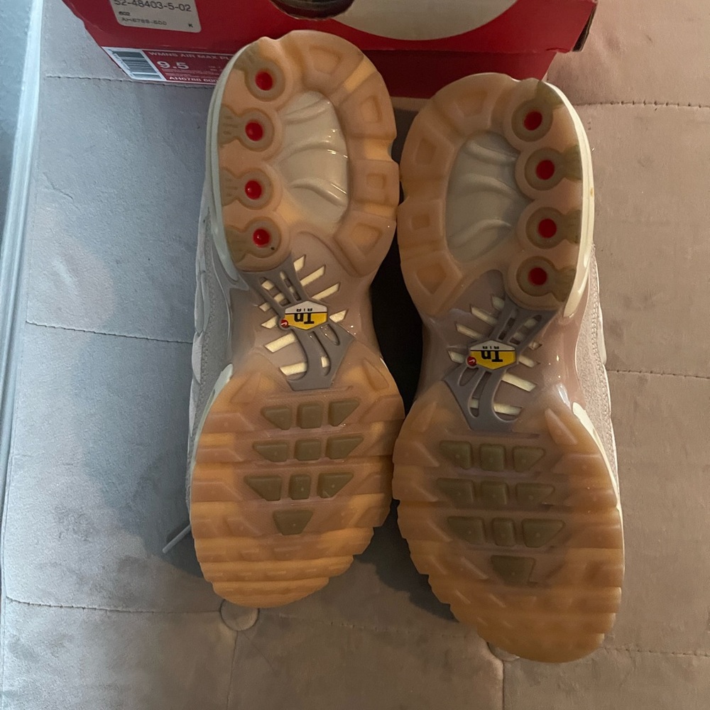 Wmns Air Max Plus LX 'Particle Rose - Picture 2 of 3